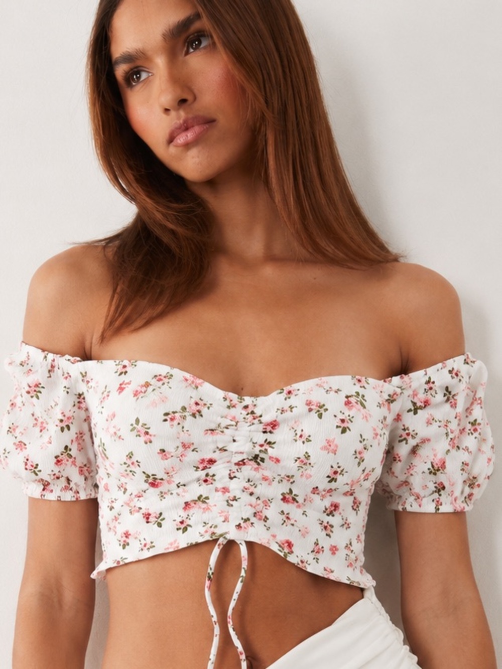 Pretty In Kim Shirt Medium White Floral Ruched Crop Top